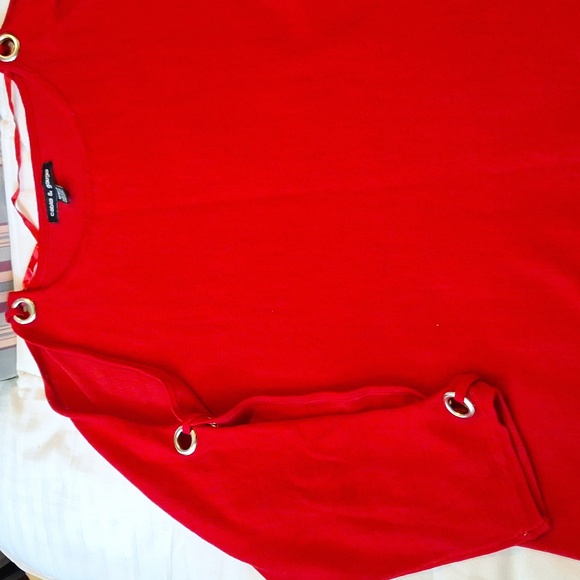 Red Medium blouse/sweater with shoulder and arms slits-opening - Picture 3 of 5